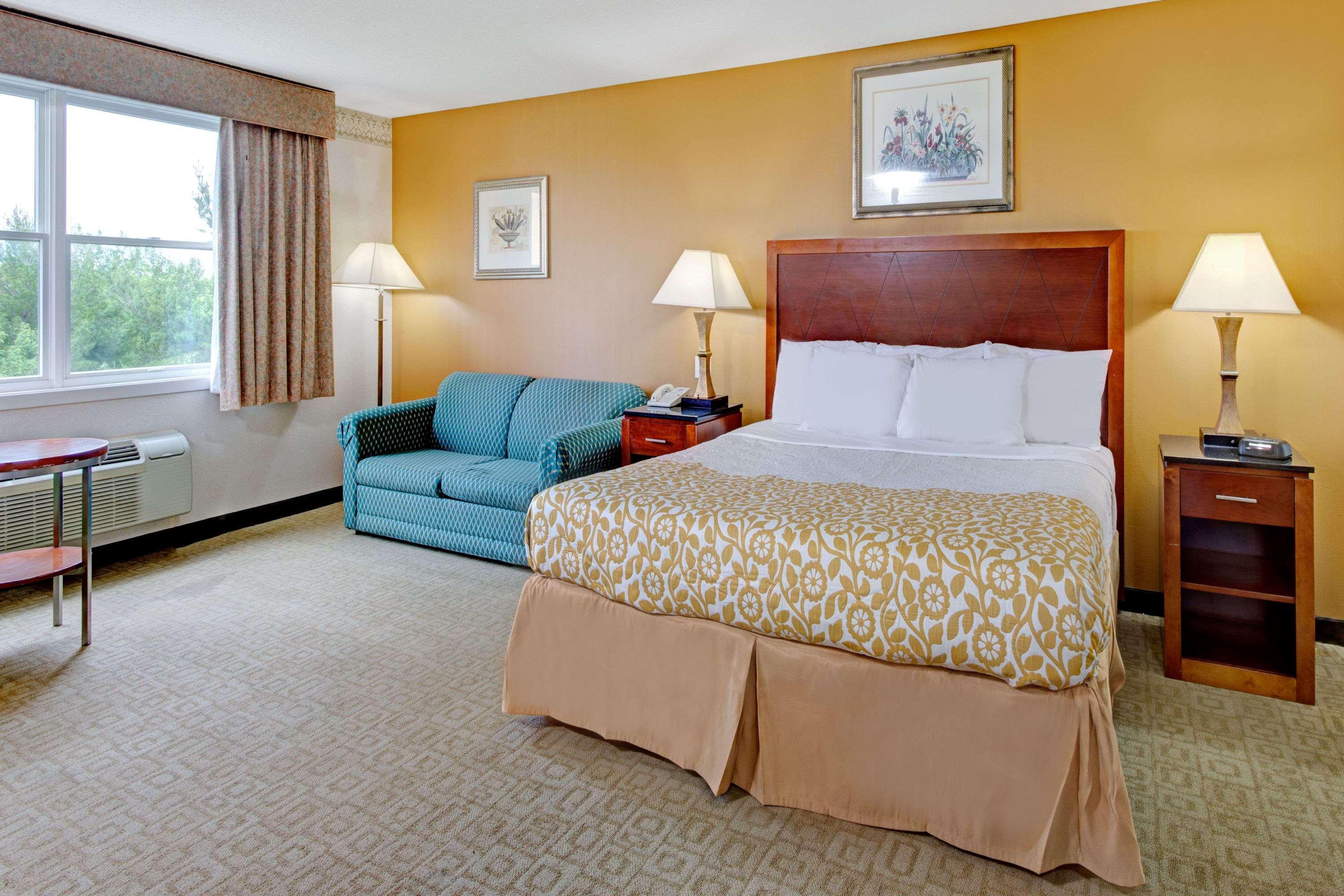 Days Hotel By Wyndham Methuen Ma Conference Center Экстерьер фото