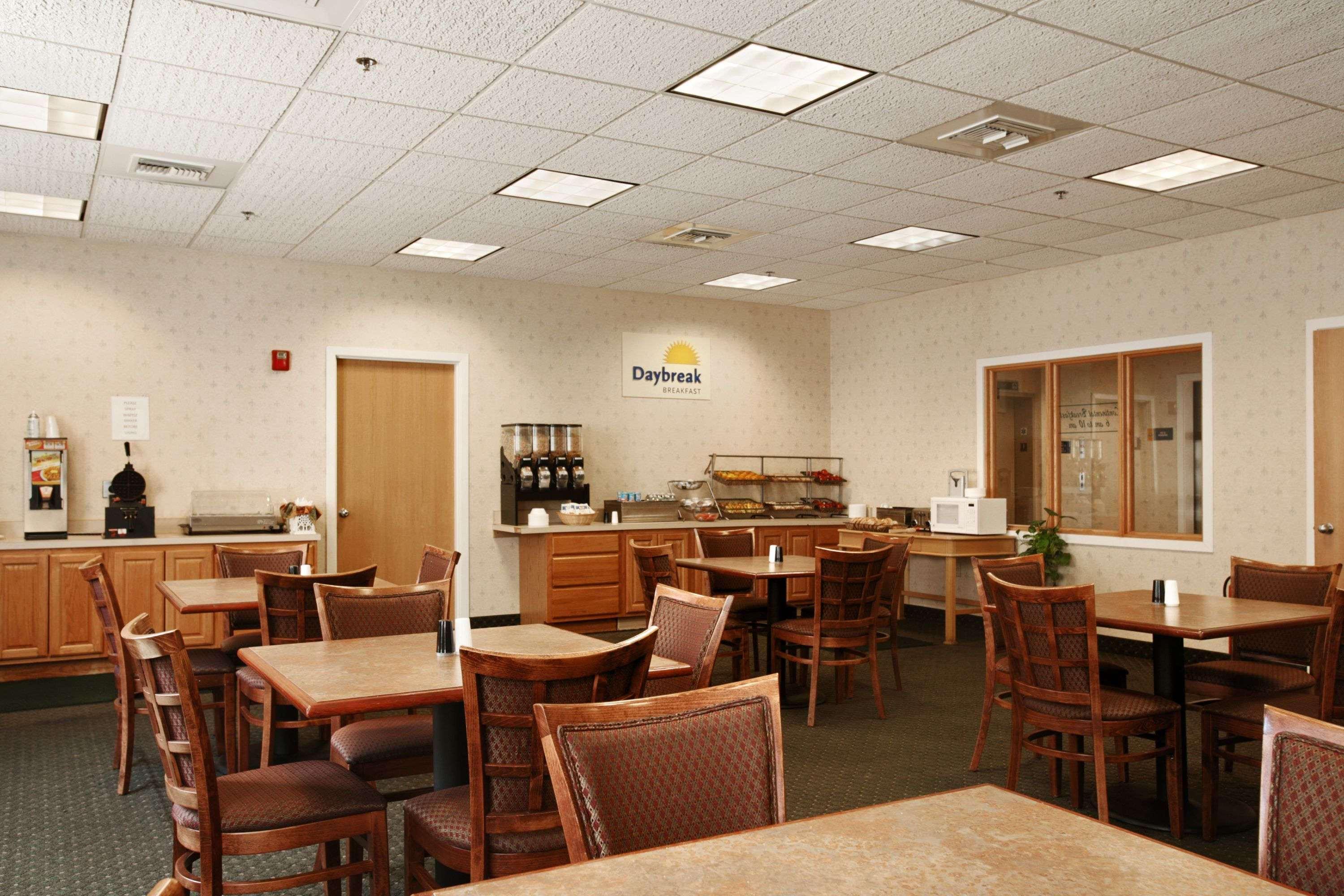 Days Hotel By Wyndham Methuen Ma Conference Center Экстерьер фото