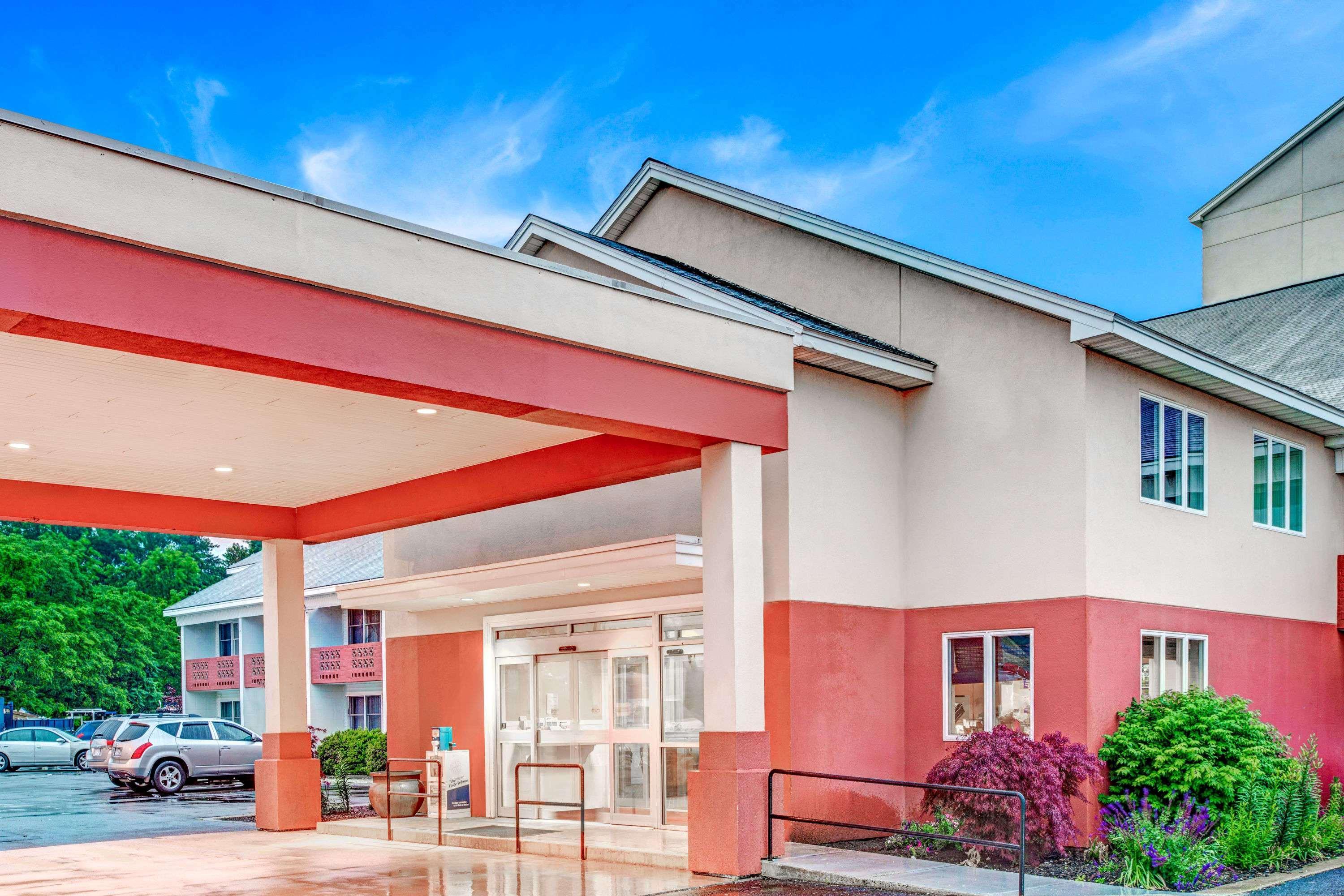 Days Hotel By Wyndham Methuen Ma Conference Center Экстерьер фото