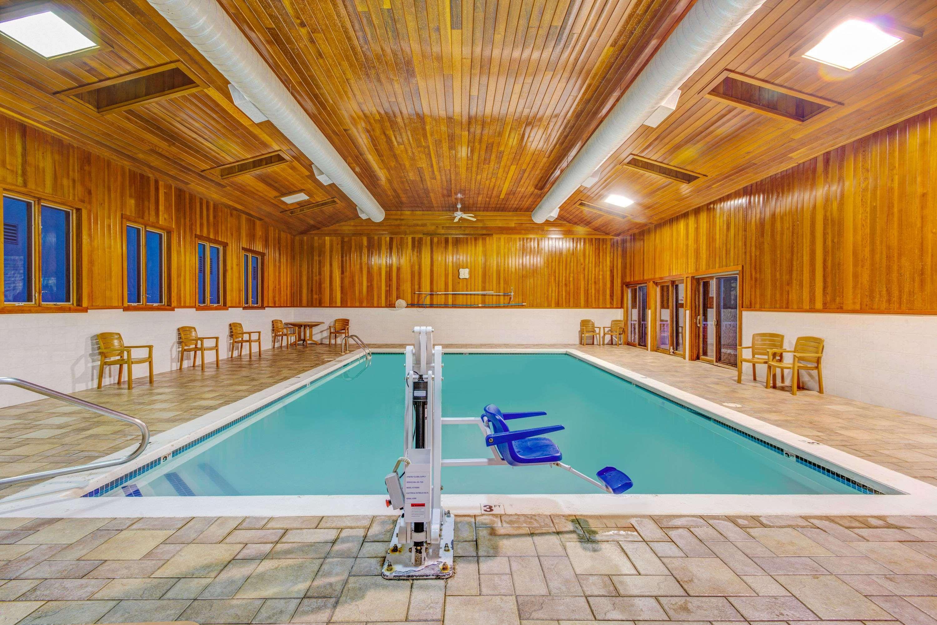 Days Hotel By Wyndham Methuen Ma Conference Center Экстерьер фото