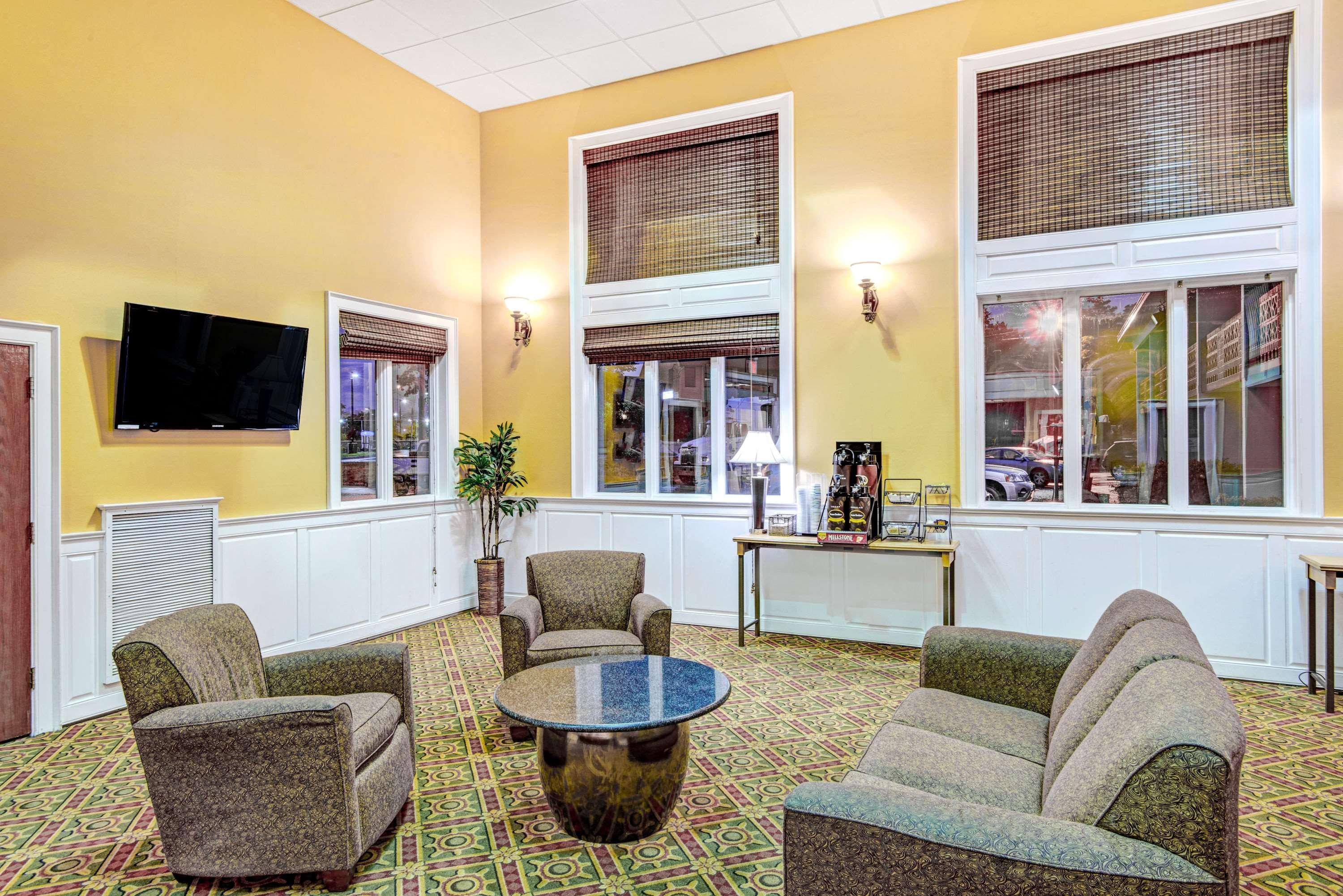 Days Hotel By Wyndham Methuen Ma Conference Center Экстерьер фото