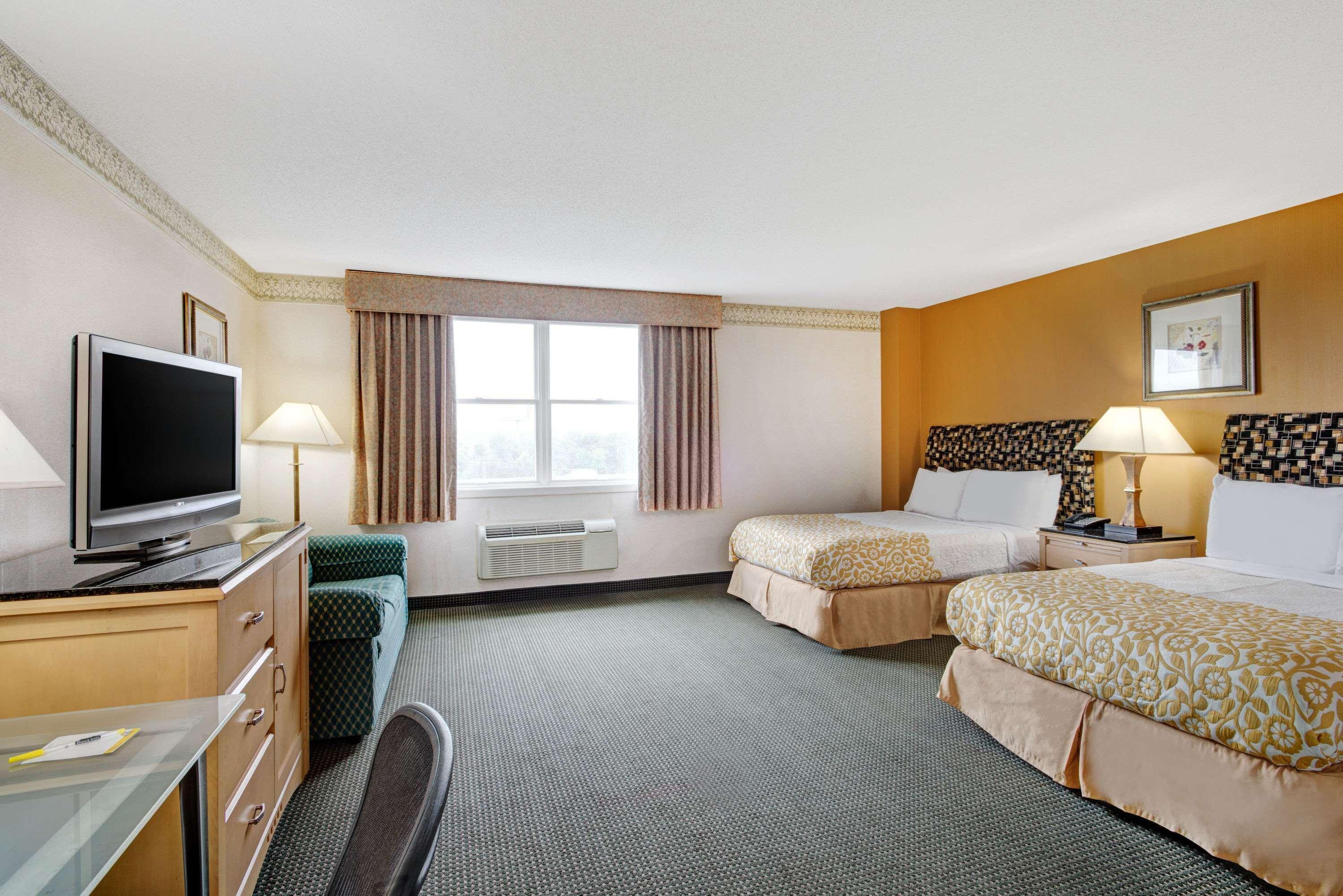 Days Hotel By Wyndham Methuen Ma Conference Center Экстерьер фото