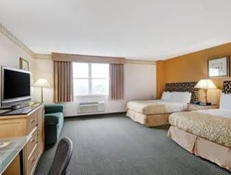 Days Hotel By Wyndham Methuen Ma Conference Center Экстерьер фото
